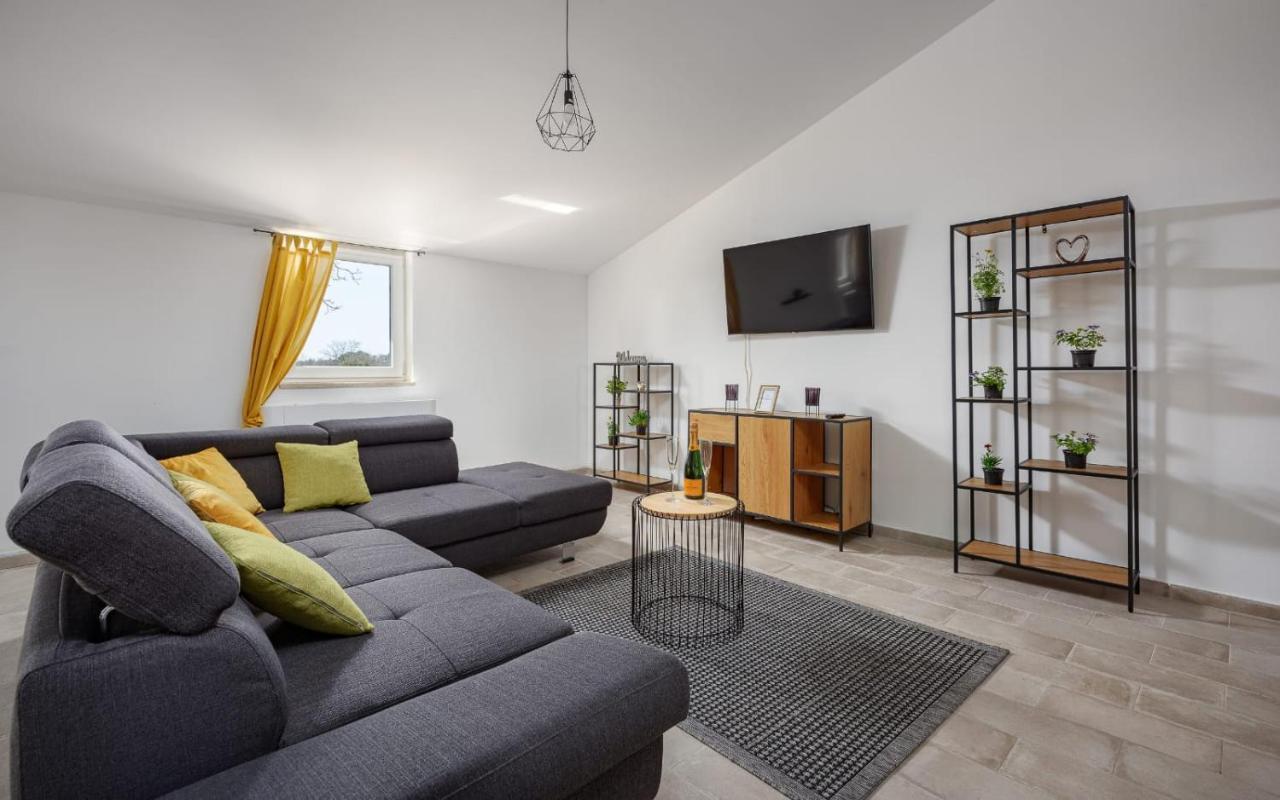 Apartments Valeria Divšići Buitenkant foto